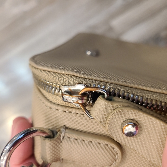 Lacoste Crossbody - Picture 2 of 13